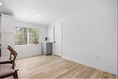 404 E Pecan Street, Taylor, TX 76574 - Photo 9