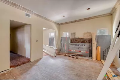 116 S Cypress Avenue, Luling, TX 78648 - Photo 5