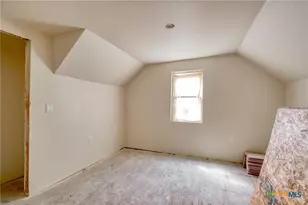 116 S Cypress Ave, Luling, TX 78648 - Photo 29