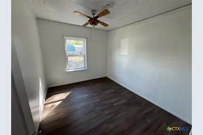 414 S Esplanade Street, Cuero, TX 77954 - Photo 7