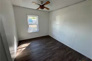 414 S Esplanade St, Cuero, TX 77954 - Photo 7