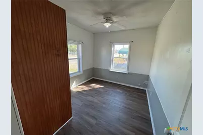 414 S Esplanade Street, Cuero, TX 77954 - Photo 5