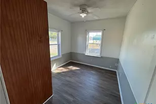 414 S Esplanade St, Cuero, TX 77954 - Photo 5