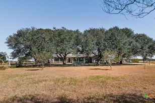 1439 Dagg Rd, Yoakum, TX 77995 - Photo 3