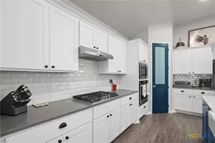 209 Flint Rock Ct, Victoria, TX 77904 - Photo 5