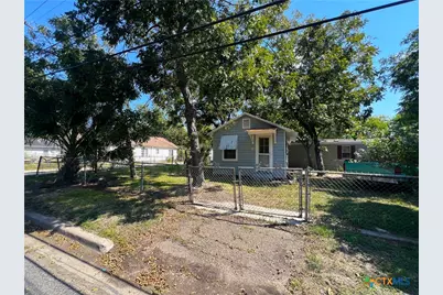 1002 E Park Avenue, Victoria, TX 77901 - Photo 11