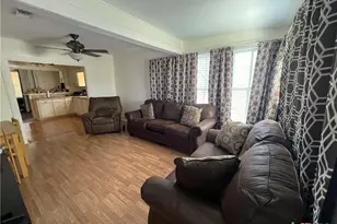 1002 E Park Ave, Victoria, TX 77901 - Photo 3