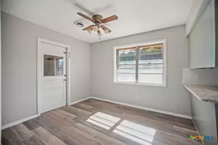 68 Milam St, Point Comfort, TX 77978 - Photo 9