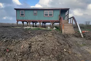 410 Guadalupe River Dr, Tivoli, TX 77990 - Photo 3