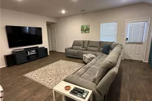 302 N Richland Dr, Lockhart, TX 78644 - Photo 9