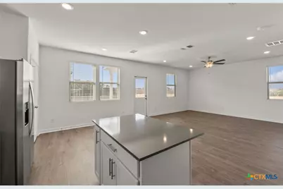 109 Green Berets Bend, Jarrell, TX 76537 - Photo 11