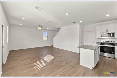 109 Green Berets Bend, Jarrell, TX 76537 - Photo 9