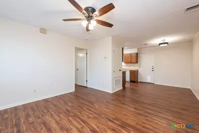 319 E Bowie Street, Luling, TX 78648 - Photo 3