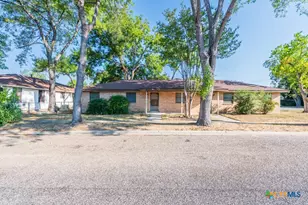 319 E Bowie St, Luling, TX 78648 - Photo 1