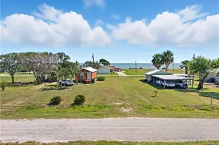 488 Alamo Beach Ave, Port Lavaca, TX 77979 - Photo 3