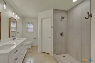 1260 Flaming Oak Dr, New Braunfels, TX 78132 - Photo 19