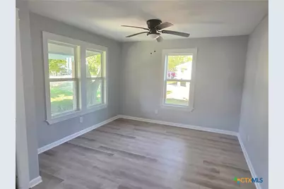 809 W Saint Louis Avenue, Seadrift, TX 77983 - Photo 3