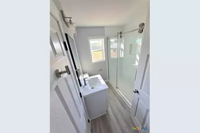 809 W Saint Louis Avenue, Seadrift, TX 77983 - Photo 11