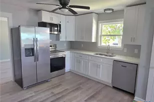 809 W St Louis Ave, Seadrift, TX 77983 - Photo 5