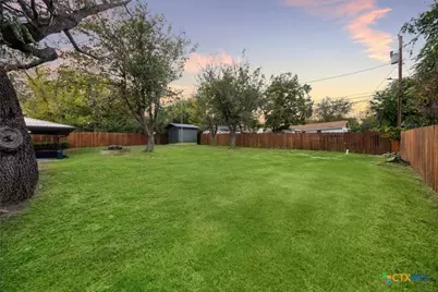 1305 W 1st Street, Lampasas, TX 76550 - Photo 35