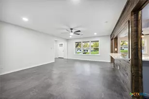 1305 W 1st St, Lampasas, TX 76550 - Photo 7