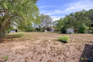 815 Pecan St, Seguin, TX 78155 - Photo 17