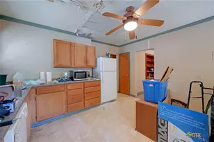 815 Pecan St, Seguin, TX 78155 - Photo 7