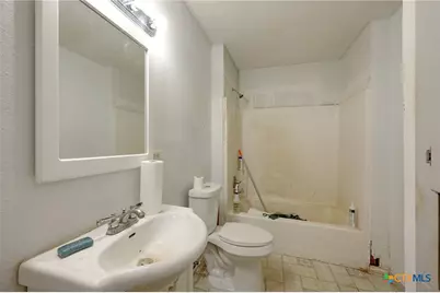 815 Pecan Street, Seguin, TX 78155 - Photo 11