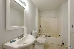 815 Pecan St, Seguin, TX 78155 - Photo 11