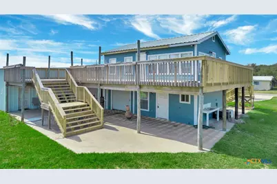 705 W Jefferson Avenue, Port O'Connor, TX 77982 - Photo 5