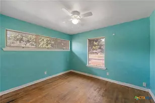 803 E 15th St, Cameron, TX 76520 - Photo 13