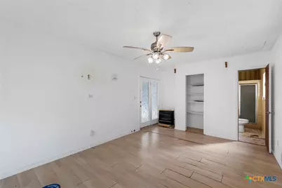 803 E 15th Street, Cameron, TX 76520 - Photo 17