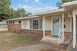 803 E 15th St, Cameron, TX 76520 - Photo 3