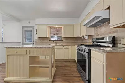 803 E 15th Street, Cameron, TX 76520 - Photo 9