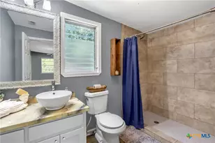 810 N Goodrich St, Seguin, TX 78155 - Photo 17