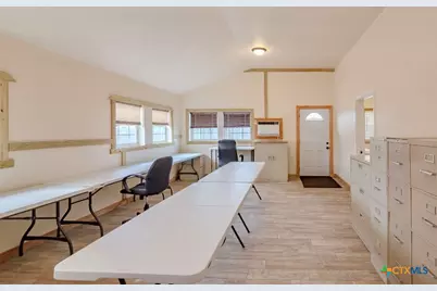 231 N State Highway 95, Yoakum, TX 77995 - Photo 11