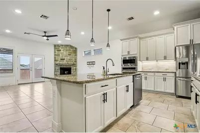 239 Bamberger Avenue, New Braunfels, TX 78132 - Photo 7