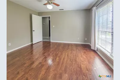 214 Williamsburg Avenue, Victoria, TX 77904 - Photo 11