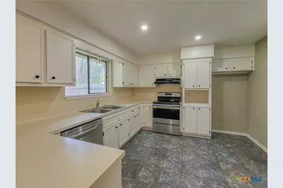 214 Williamsburg Avenue, Victoria, TX 77904 - Photo 7