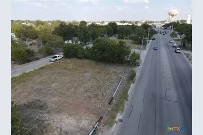 558 W Kingsbury Street, Seguin, TX 78155 - Photo 9