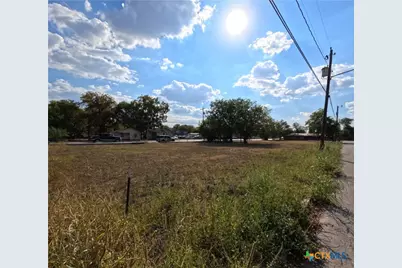 558 W Kingsbury Street, Seguin, TX 78155 - Photo 3