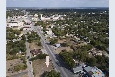 558 W Kingsbury Street, Seguin, TX 78155 - Photo 1