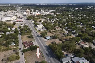 558 W Kingsbury St, Seguin, TX 78155 - Photo 1