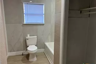 1009 Oak St, Refugio, TX 78377 - Photo 11