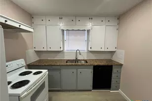 1009 Oak St, Refugio, TX 78377 - Photo 7