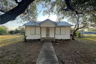 1009 Oak St, Refugio, TX 78377 - Photo 1