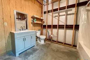 211 N 5th St, Port O'Connor, TX 77982 - Photo 9