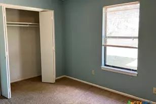 1302 S Mesquite Ave, New Braunfels, TX 78130 - Photo 9