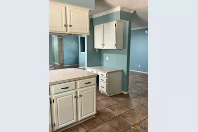 1302 S Mesquite Avenue, New Braunfels, TX 78130 - Photo 7