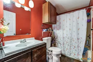 470 Country Acres Dr, Seguin, TX 78155 - Photo 13